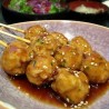 Brochetas de bolitas pollo con salsa Yakitori 1kg - 25uds
